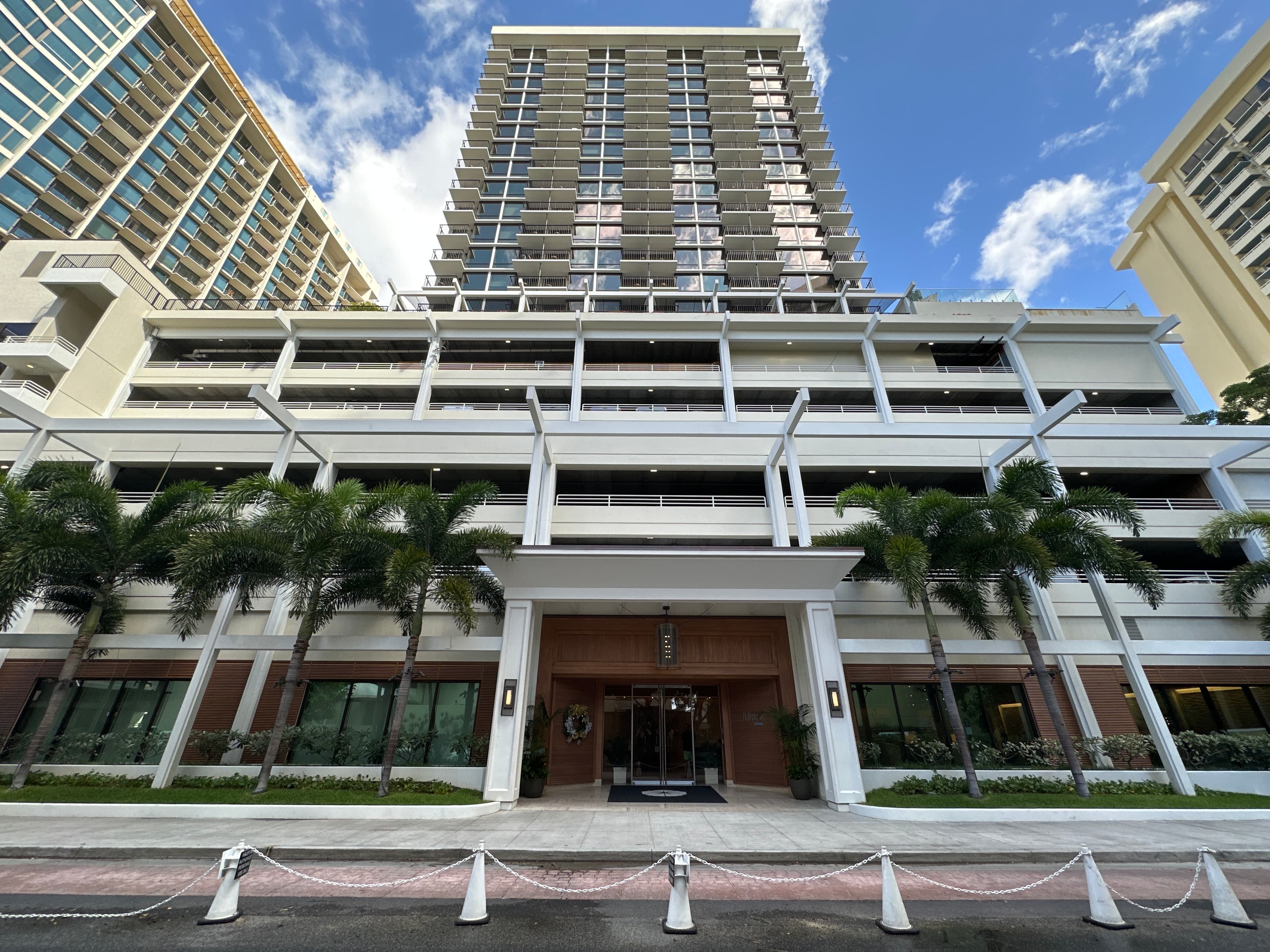 Halepuna Waikiki by Halekulani