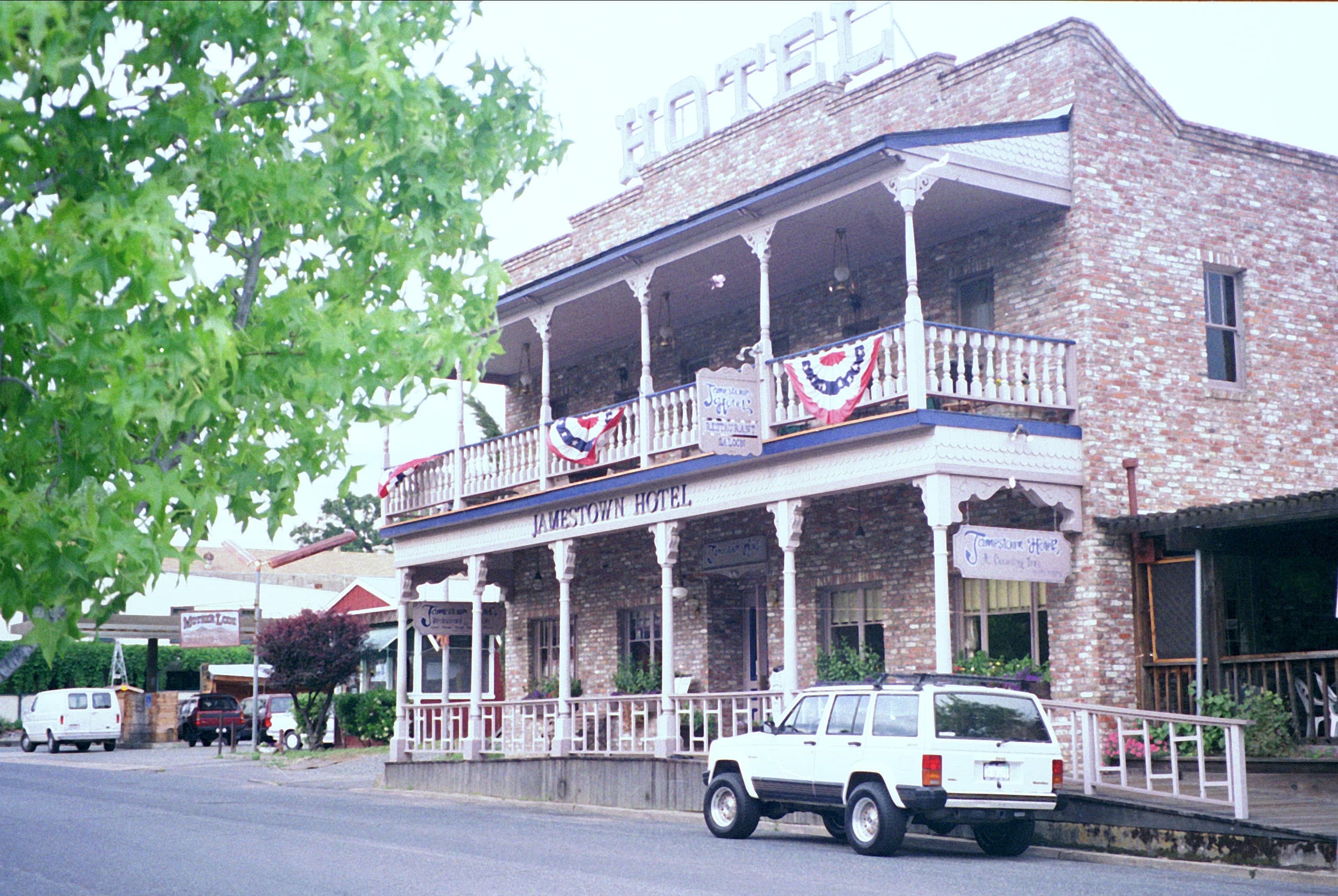 Jamestown Hotel