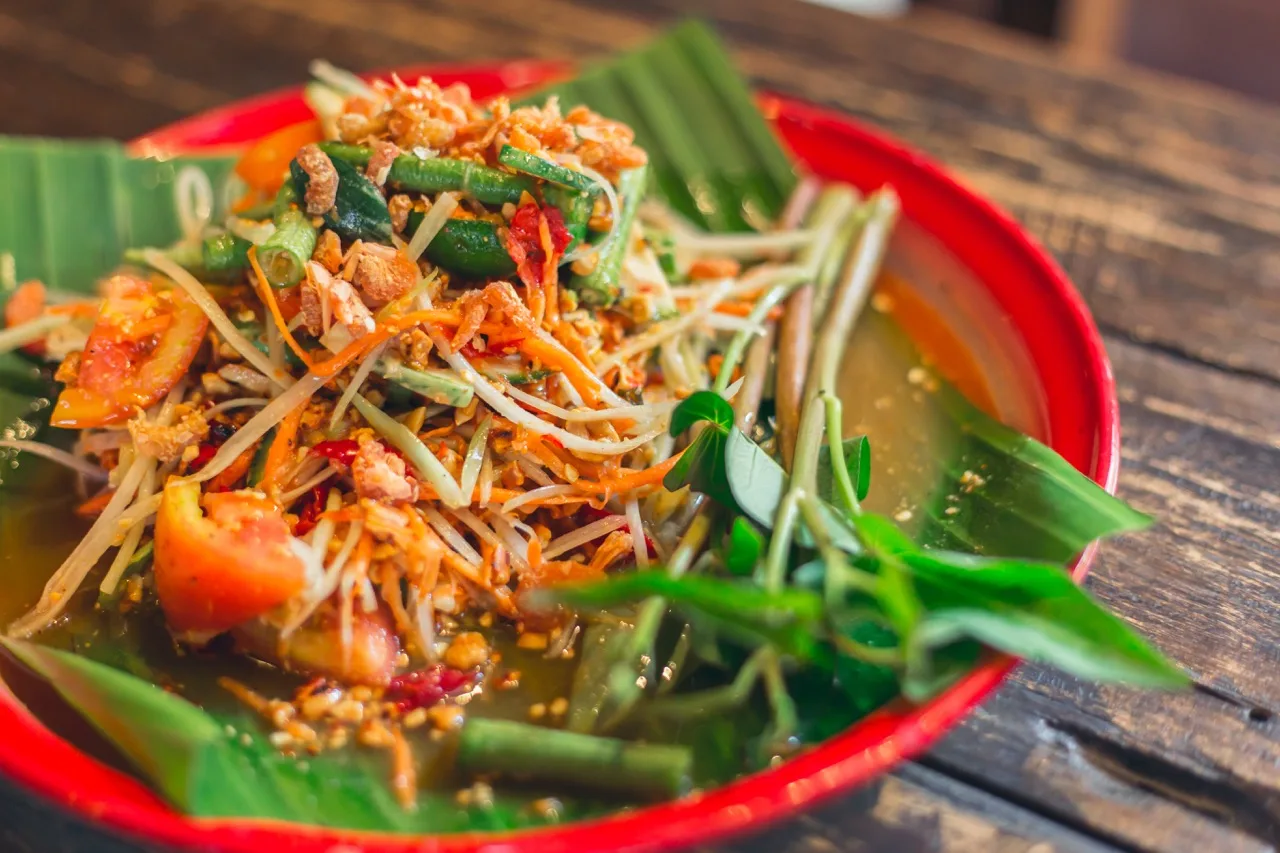 Thai Papaya Salad Recipe (Som Tam) Thai Street Food hot and spicy healthy